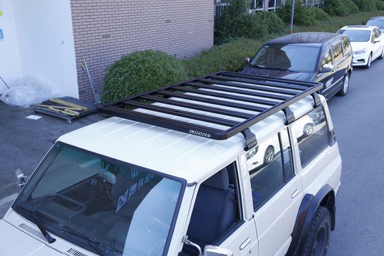 نصب نيسان گشت Y60 4X4 سقف میله های متقاطع با باران گچ کلیمپ در نصب