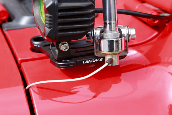 جیپ یک ستون نور کار دو قله ای با پشتیبانی قوی و براکت مقاوم در برابر گرما